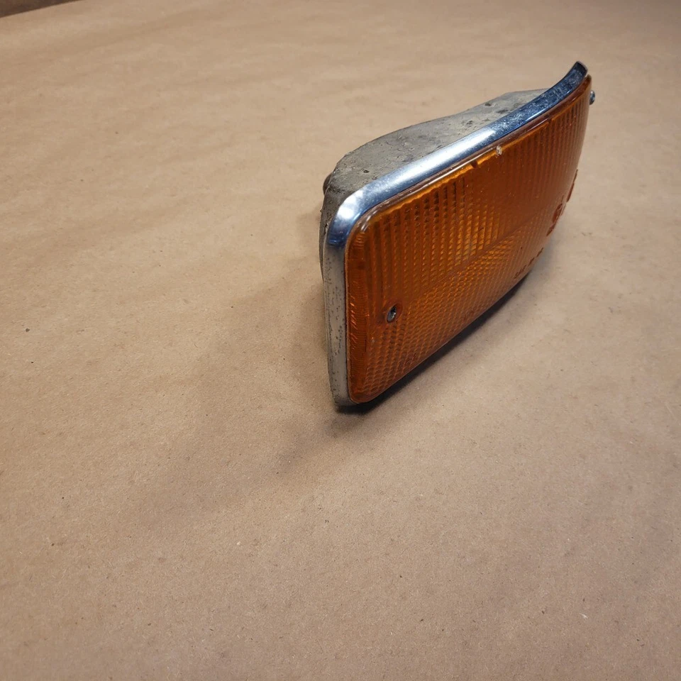 OEM Jaguar XKE E-Type S2 S3 Front LH Turn Signal Chrome Housing LUCAS L823 - Imagem 2 de 4