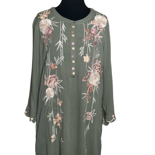 Paparazzi grün bestickt Blumen Midikleid Gr. Small - Bild 11 von 15