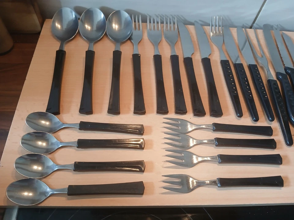 29 x DDR Besteck mit schwarzem Kunsstoffgriff mit und ohne Dellen - Bild 3 von 4