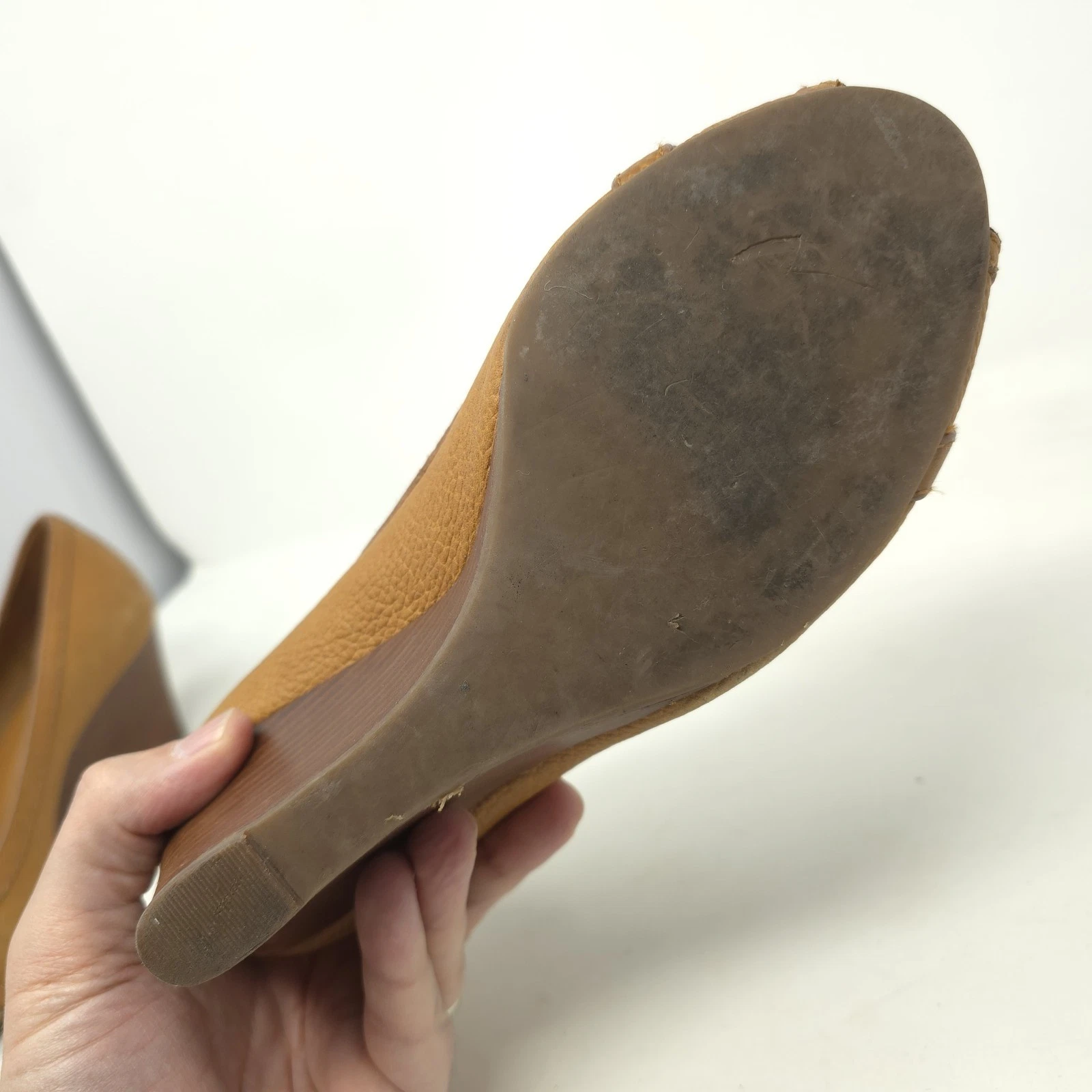 Scarpe eleganti taglia 8 5 M Tory Burch pelle marrone logo oro zeppa tacco punta aperta usate in ottime condizioni