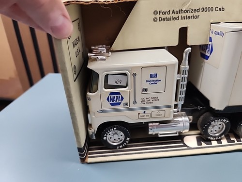 NYLINT Steel 18-Wheeler Semi Truck NAPA Automotive Parts Ford 9000 Cab No.9116-N - Picture 2 of 10