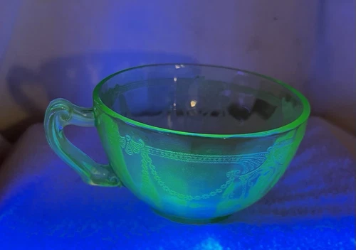 Vintage Anchor Hocking Green Cameo Ballerina Coffee Tea Cup Uranium Glass