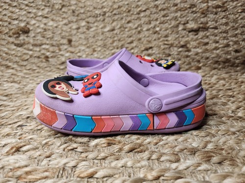 Zapatos Crocs niñas talla Zuecos C 10 Crocband Chevron con cuentas púrpura arco iris plumín Bitz - Imagen 6 de 10