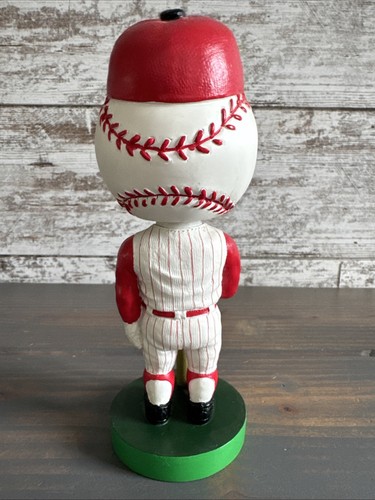 2002 Cincinnati Reds "Mr. Red" Mascot Bobblehead Doll Sam’s - Picture 2 of 2