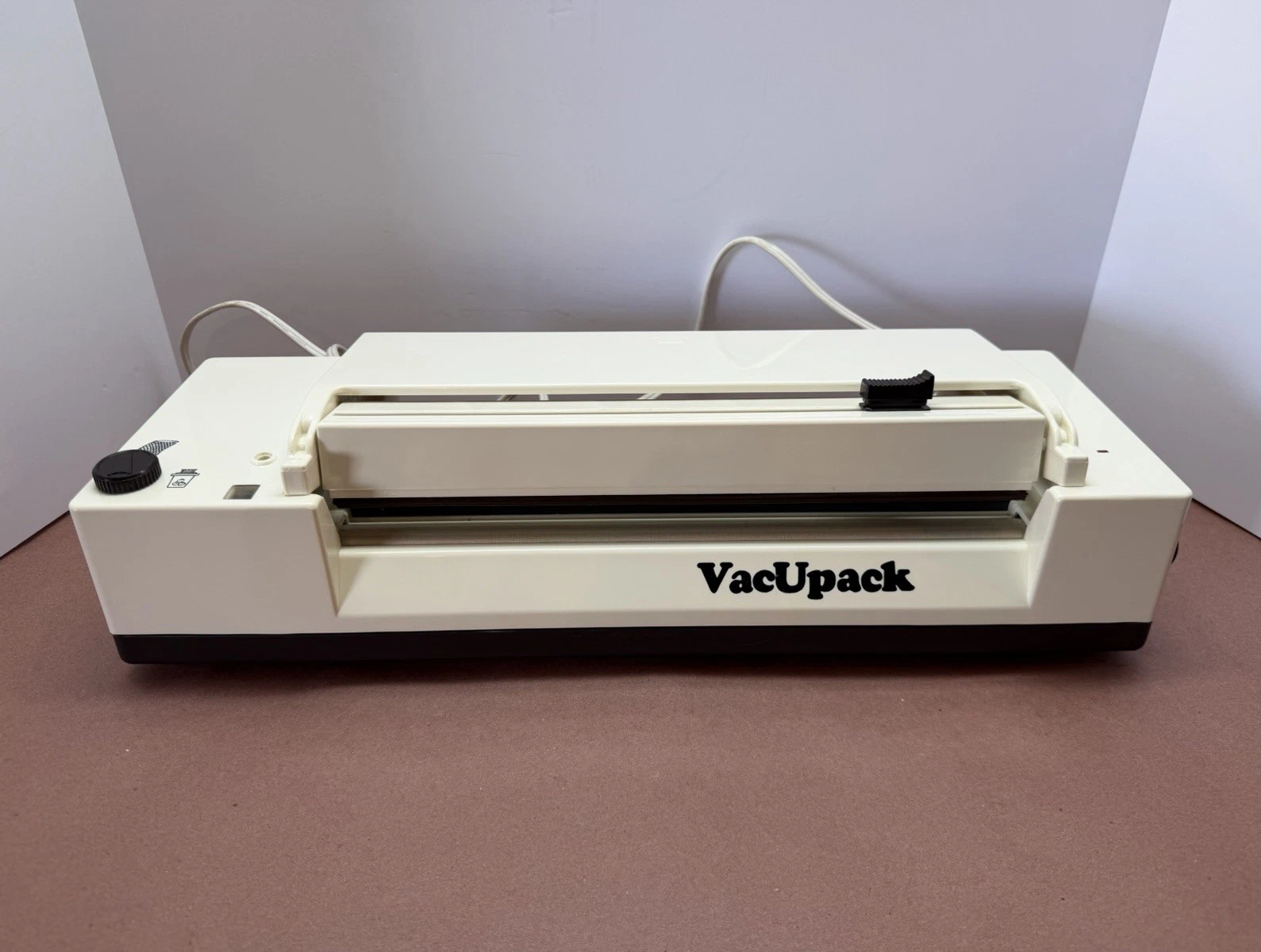 VacUPack Vacuum Sealer - hunting - Fishing 385W 115V White Model 106280033