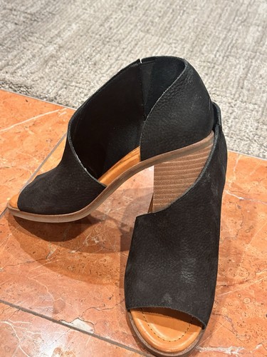 SANDALIAS D'ORSAY DE GAMUZA NEGRAS MARCA LUCKY ROAKLY TACÓN GRUESO 5,5 M 36 USADAS EN EXCELENTE ESTADO - Imagen 9 de 10