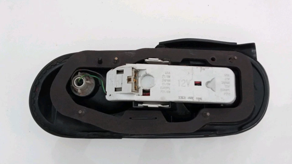 Luz trasera derecha pasajero Mazda MX-5 Miata 1990-1997 (probado) Foto 4 de 4