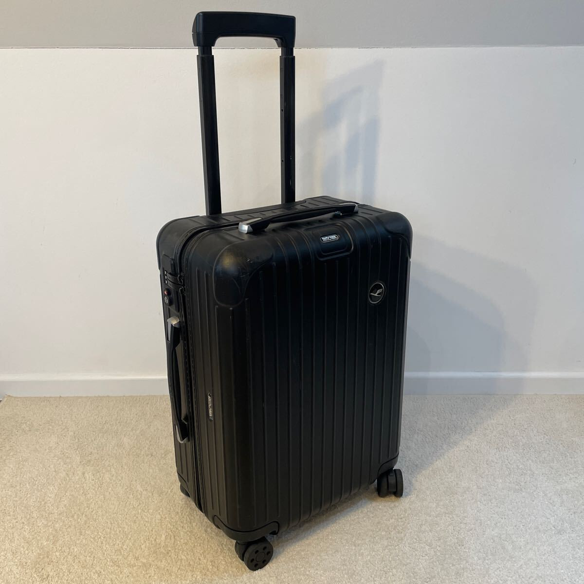Rimowa Lufthansa Salsa Cabin 4 Wheel Matt Black 36L Carry-On Rimowa Lufthansa Salsa Cabin 4 Wheel Matt Black 36L Carry-On