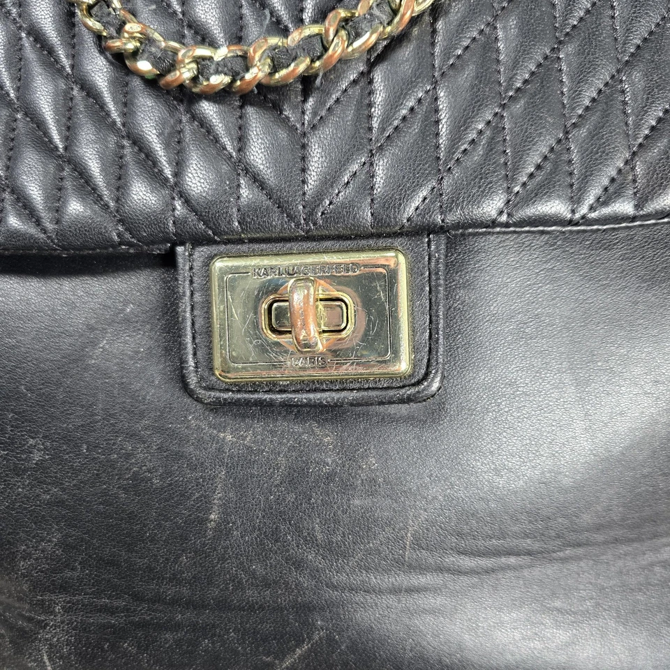 Mochila de cuero Karl Lagerfeld Paris negra acolchada cadena bloqueo giratorio LHB11256 Foto 2 de 4