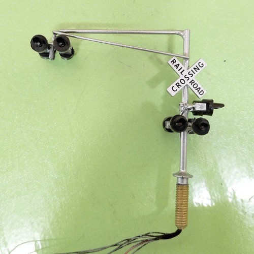 1 x N scale model cantilever grade crossing signal with assistant signal #NC06WA - Picture 2 of 4