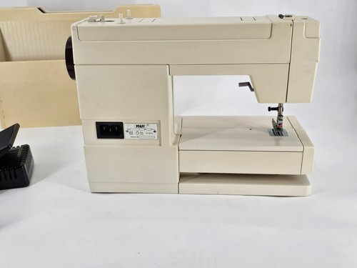 PFAFF Hobbymatic 917 Sewing Machine with Foot control & Hard Cover - Picture 13 of 21