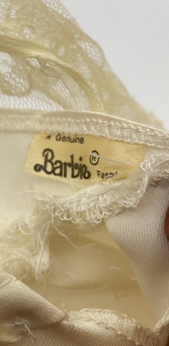 Barbie Wedding Dress, Veil and Bouquet, Floral Lace - Picture 12 of 18