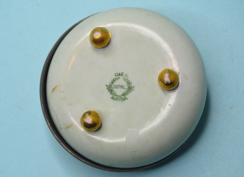 vtg O&EG ROYAL AUSTRIA BALLERINA VANITY POWDER TRINKET BOX 3.25" footed - Picture 2 of 9