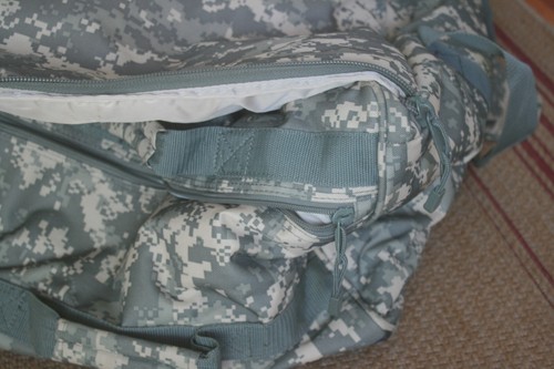 US Army ACU Large Duffle Bag w/ Wheels 30x17 Luggage - Picture 9 of 9