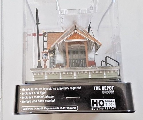 WOODLAND SCENIC 1/87 HO BUILT & READY " THE DEPOT " STATION LED LIGHTING 5052 FS - Picture 3 of 10
