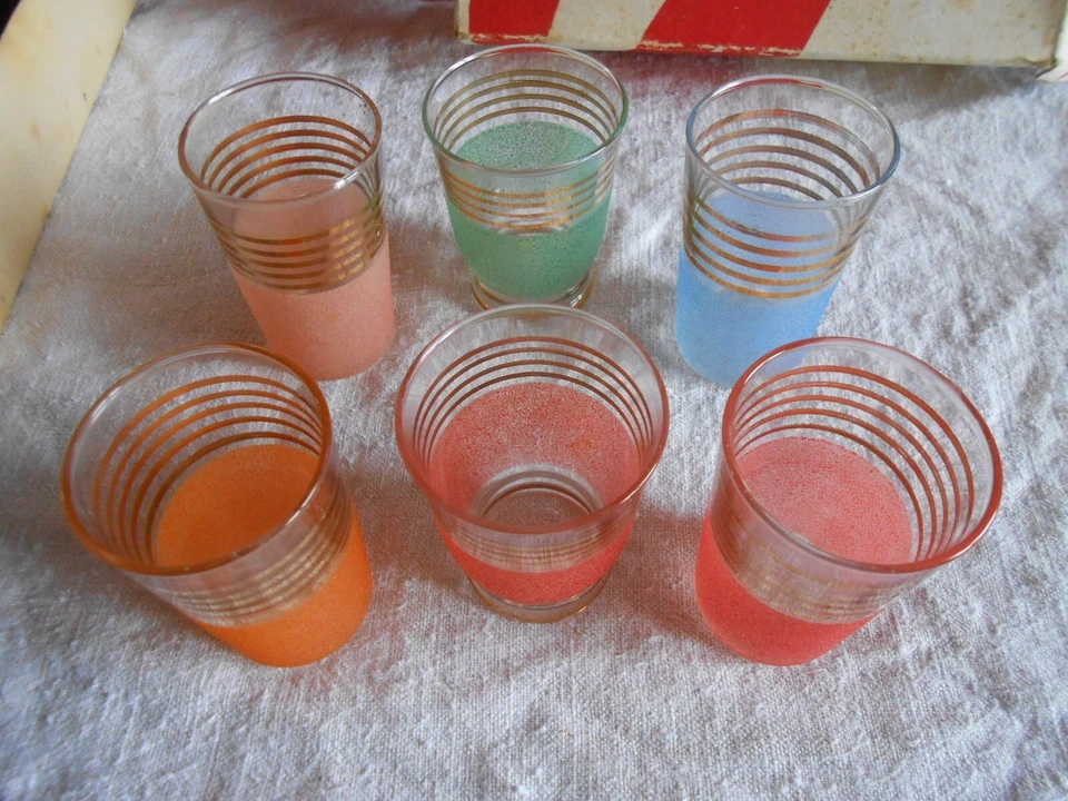 6 Verres Anciens Grantités de Couleur - Photo 3/4