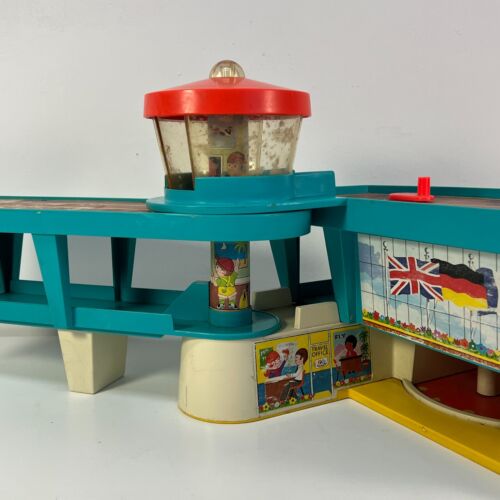 1972 Fisher Price 996 Play Family Airport Playset Little People Vintage - Picture 5 of 10