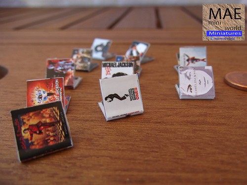 Miniature Michael Jackson CD collection and Record, Scale 1/12 - Picture 5 of 5