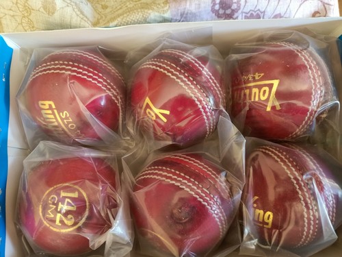 Red Pack Of 6 × 142g Cricket Ball , 4 Piece Balls Youth / Ladies Excellent... - Picture 8 of 12