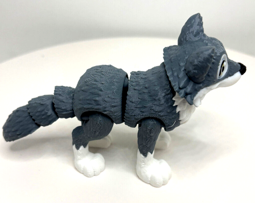 Embrace the Wild with Luna: The Flexible 3D Printed Wolf! - Picture 3 of 5