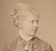 PORTRAIT OF YOUNG WOMAN W/ VERY UNUSUAL LARGE HAIRDO - BREMEN, GERMANY