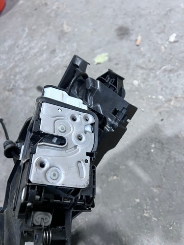 Maniglia porta posteriore destra + serratura Volvo V60 31462723 2018+ - ricambio OEM - Foto 4 di 5