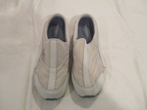 Easy-Spirit-Travel-Time-shoes-white-size-8-5-M-USED-EUC-18-B