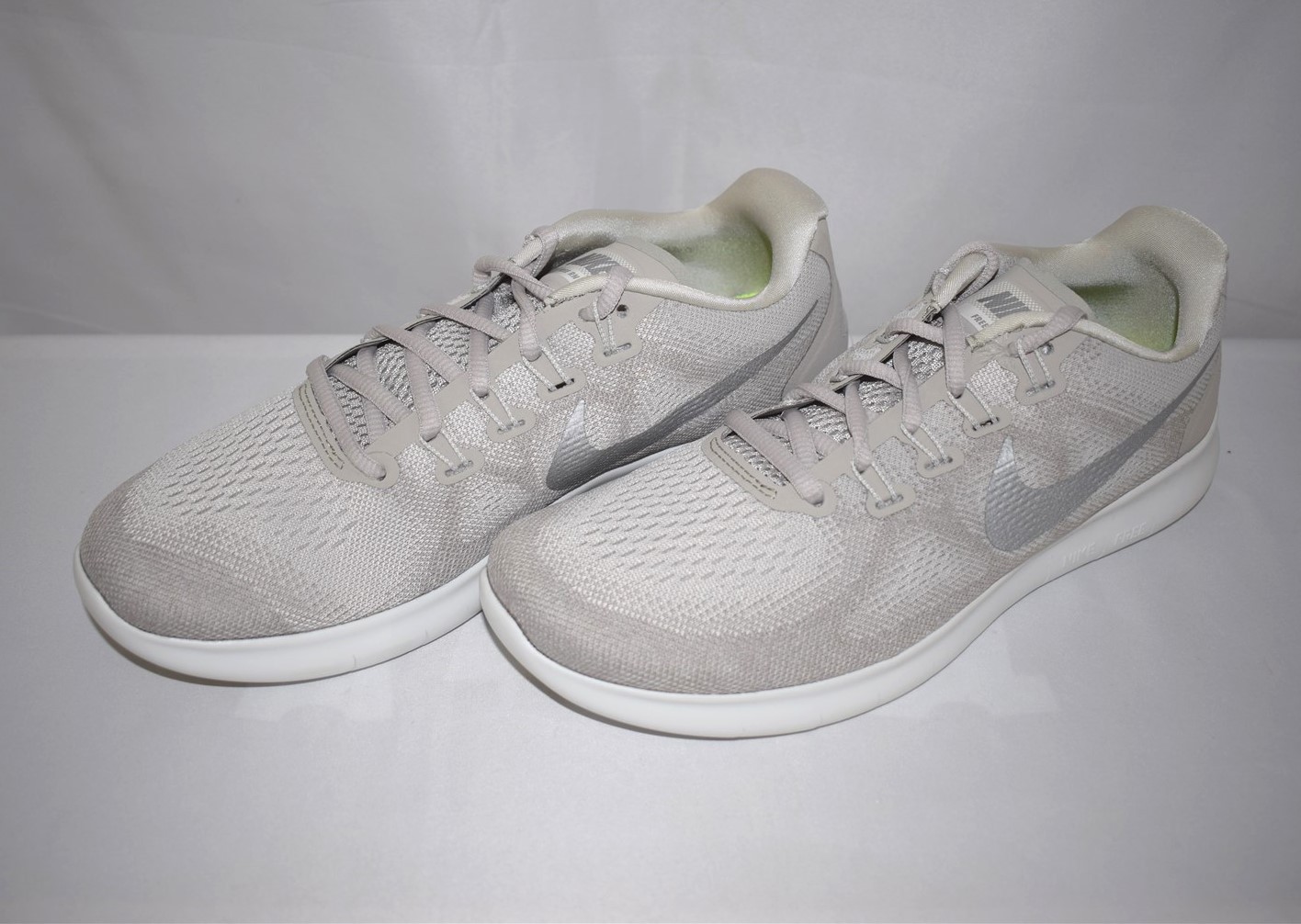 - donna libera nel 2017, scarpe da corsa 880840 104 bianco / grigio - pallido, new w / difetto - donna libera nel 2017, scarpe da corsa 880840 104 bianco / grigio - pallido, new w / difetto