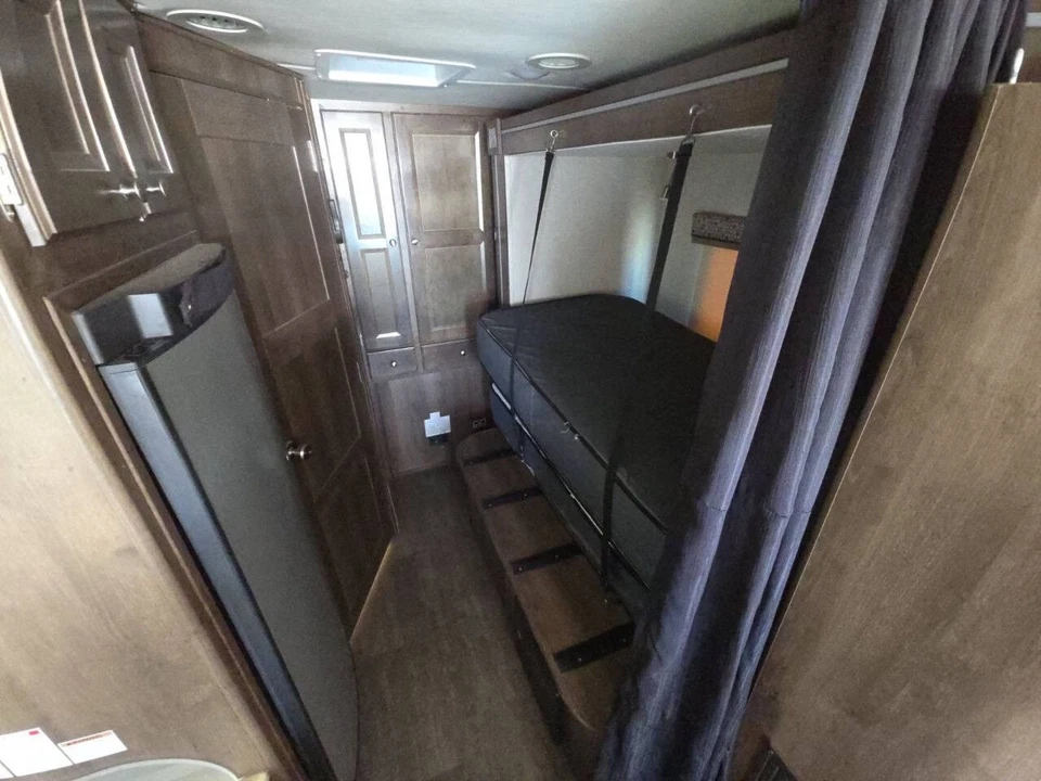 2017 Mercedes-Benz Sprinter 3500 Premium - Image 3 of 4