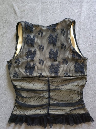 KLD Signature Black Lace Peplum Top Vneck W/ Hook And Eye Closure - Picture 6 of 7