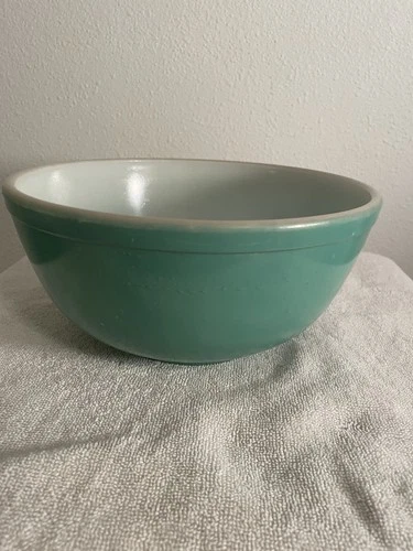 Vintage Pyrex #403 Green Mixing Bowl 2-1/2 Qt Nesting Bowl 8.5"