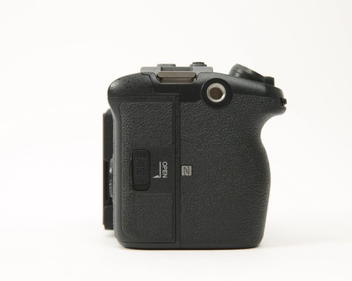 Sony FX3 (ILME-FX3) Vollformat Cinema Kamera (Nur Gehäuse) 12.1MP UHD 4K bis 120 - Bild 8 von 13