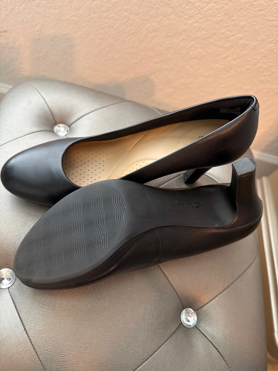 Clarks Pump High (3-3.9 in) Heel Height Leather Upper Heels  display picture 1