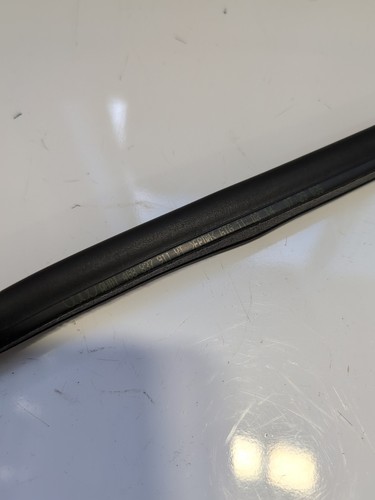 2018 Audi RS7 A7 S7 Lower Door Seal Weatherstrip 4G8837911A OEM - Picture 2 of 5