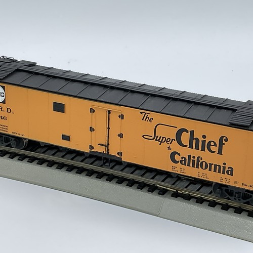 HO Athearn RTR 94514 ATSF “Super Chief” 50’ Ice Bunker Reefer #37346 “Early Map” - Picture 3 of 9