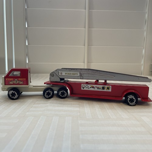Tonka Fire Engine 7 Semi Articulated Ladder Truck 11" Pressed Steel Scale Model - Picture 2 of 10
