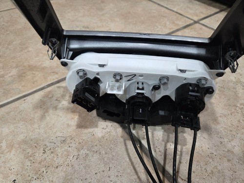 2000-2007 Ford Focus A/C Heater Climate Control Unit with Cables & Actuator OEM - Picture 4 of 10