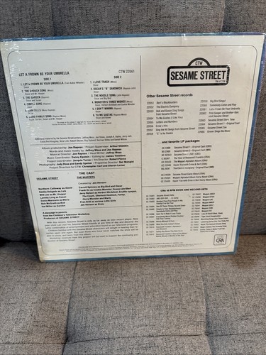 SEALED 1974 SESAME STREET OSCAR THE GROUCH LET A FROWN BE YOUR UMBRELLA ALBUM LP - Imagen 19 de 19
