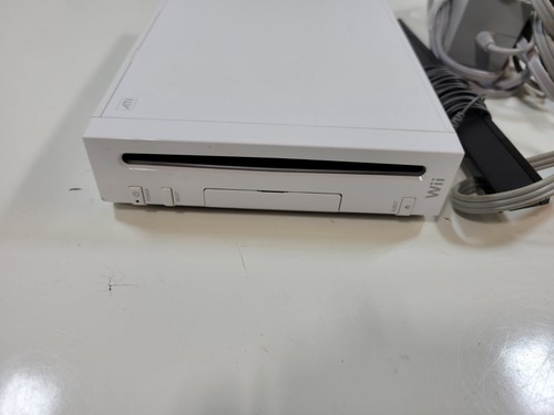 Nintendo Wii RVL-001 WHITE Console with Controller and Cables Tested Working - Picture 2 of 7