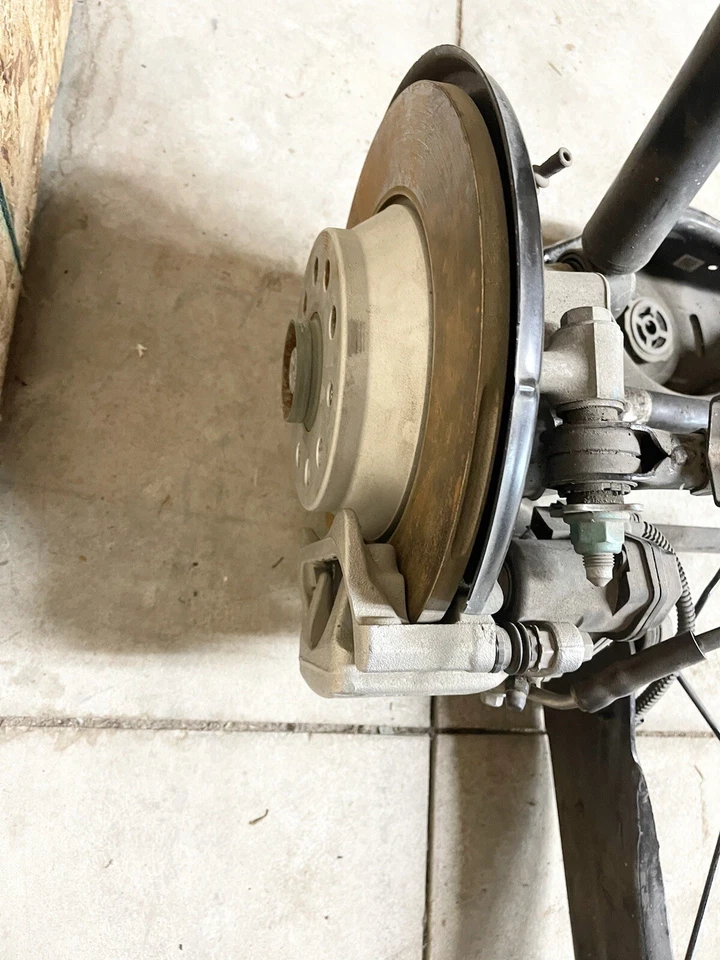 2018 奥迪 Q3 乘客右手后膝悬挂轴卡钳原始设备制造商 7K 英里 — 第 4/4 张图片