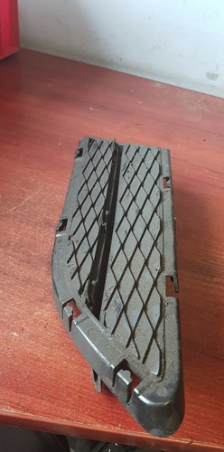 BMW 3er E90 E91 LCI Stoßstange vorne geschlossen Gitter Seite rechts O/S 7138418