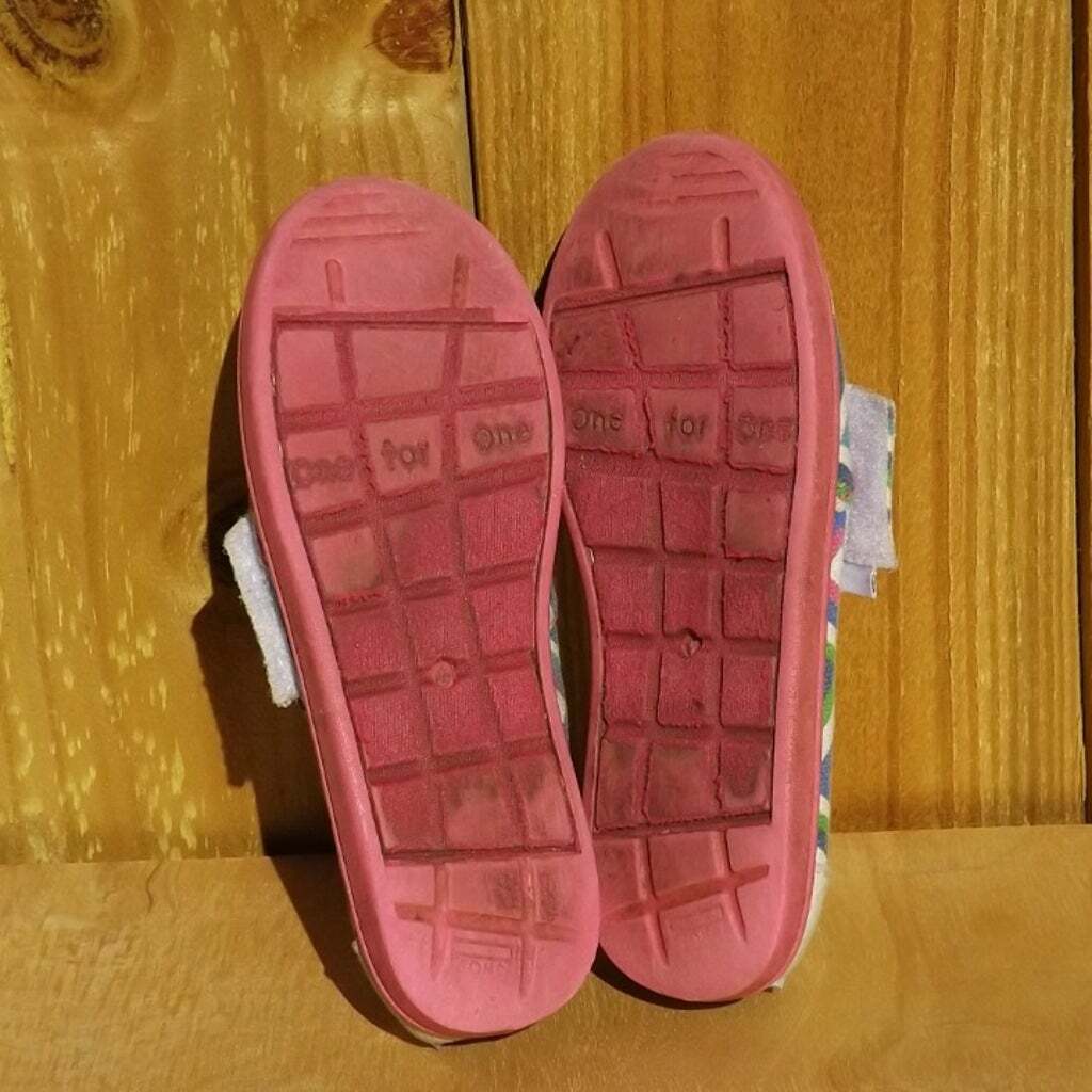 Size 11C Girls Toms Pink Canvas Boat Shoes Diamond Print | eBay