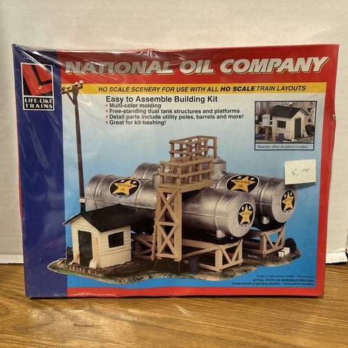 Life Like 1331 HO Scale National Oil Co Storage Tanks & Office Kit Model Trains