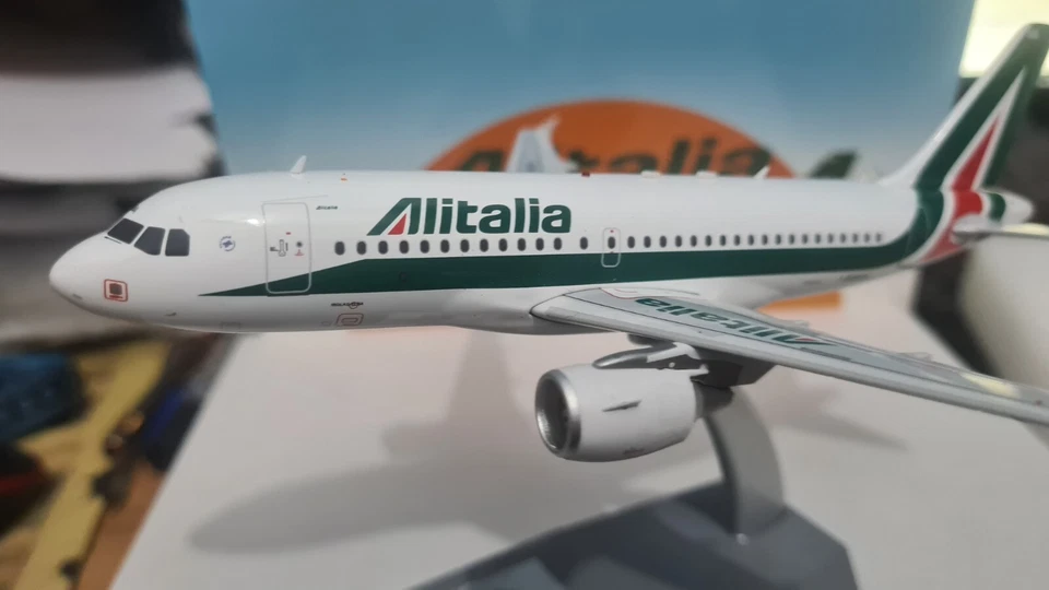Alitalia Airbus A319 CEO I-BIMA - Scala 1:200 Die Cast - InFlight 200 - Immagine 2 di 4