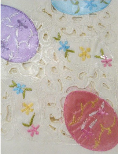 52 x 70 OSTERN TISCHDECKE seidig bunt Frühling EIER Ausschnitt Stoff Tischwäsche - Bild 4 von 5