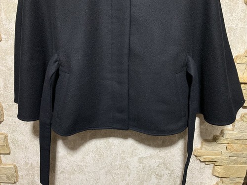 Max Mara Ponchojacke schwarz Wolle mit Gürtel Größe US4 UK6 - Bild 7 von 12