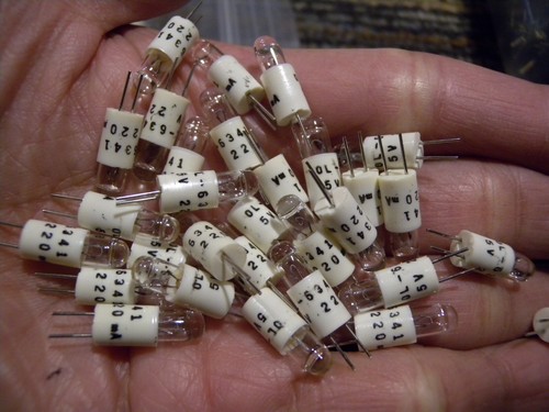 10 pcs. Small Light Bulb 5v-6v new old stock. w/tested good. - Picture 4 of 6