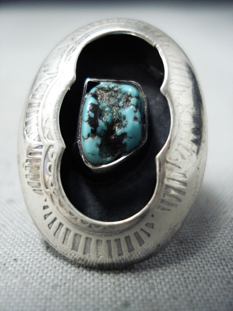 Spectacular Vintage Native American Navajo Kingman Turquoise Sterling Silver Ring Spectacular Vintage Native American Navajo Kingman Turquoise Sterling Silver Ring