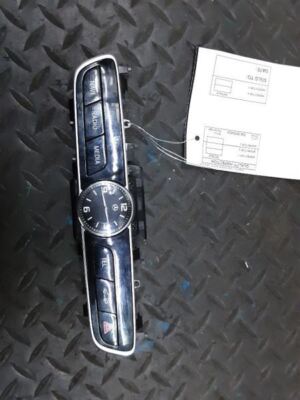 2017-2020 MERCEDES BENZ E400 (SW) RADIO CONTROL W/ CLOCK