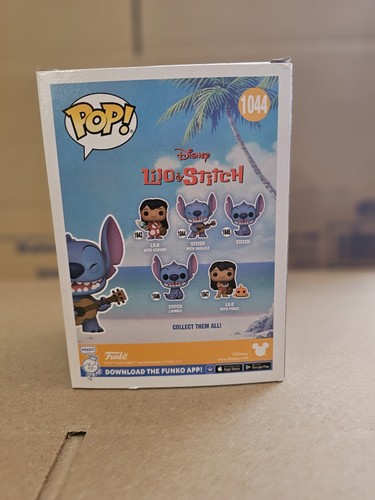 FUNKO POP DISNEY LILO & STITCH STITCH W UKULELE #1044 PEARL Walgreens Exclusive - Picture 2 of 5